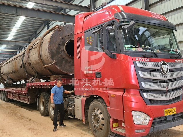 山西客戶定制的煤泥烘干機(jī)開(kāi)始裝車(chē)